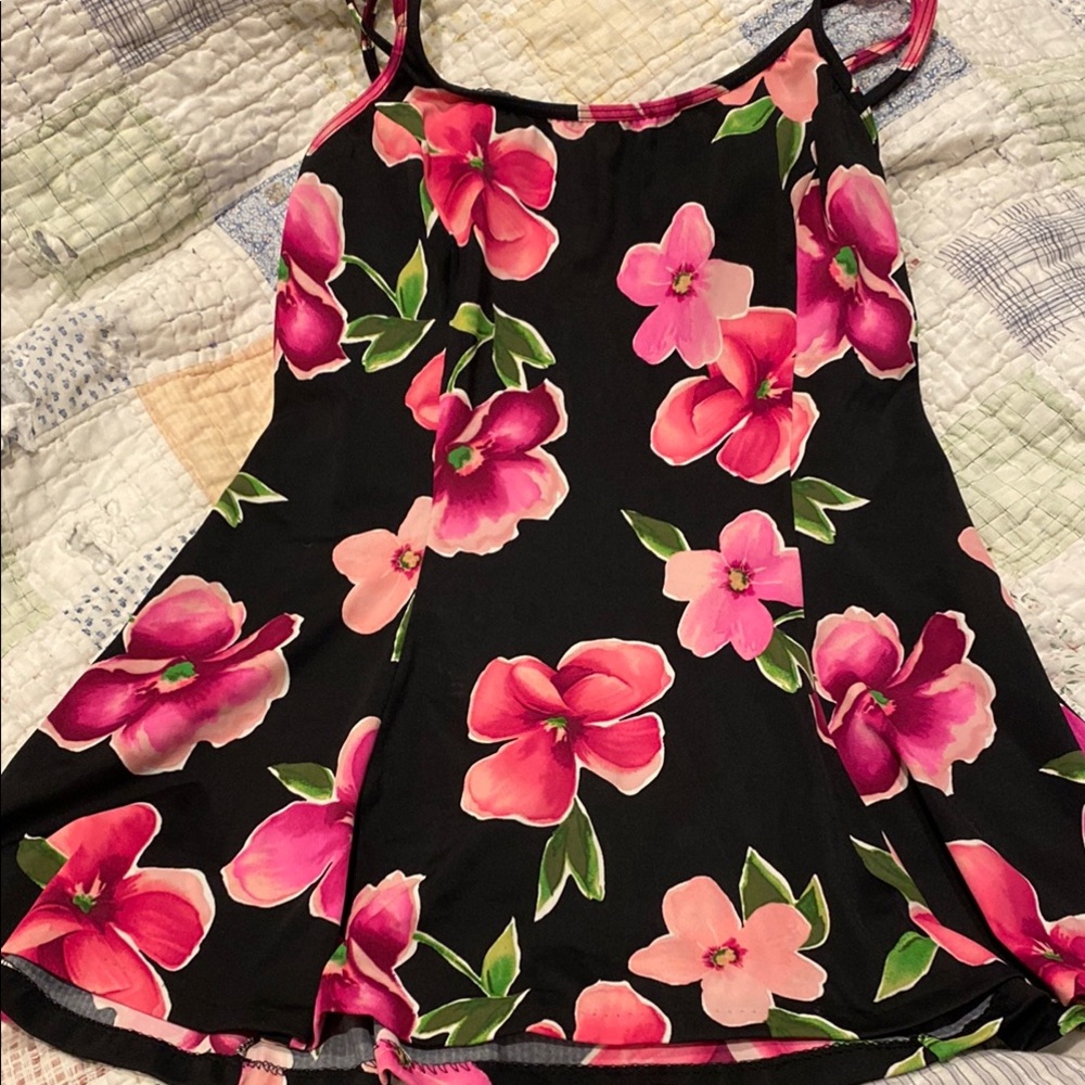Studio Works Black and Pink One-Piece Swimsuit Size 10 NWT
S-9